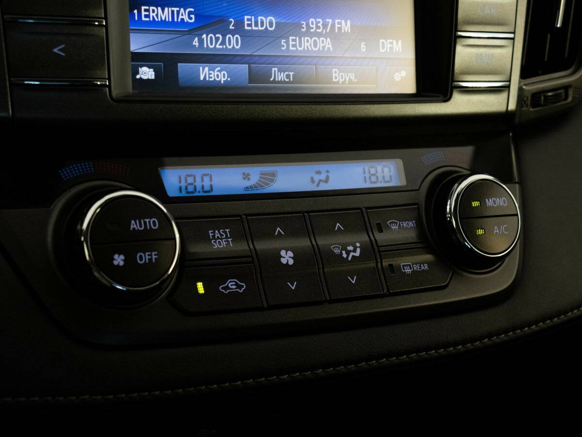 Toyota RAV4 с пробегом — 2015 год. Фото: #12