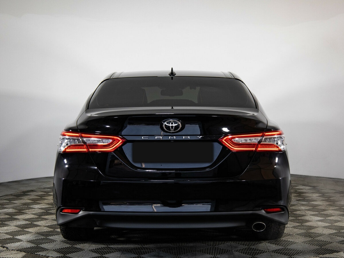 Toyota Camry с пробегом — 2018 год. Фото: #4