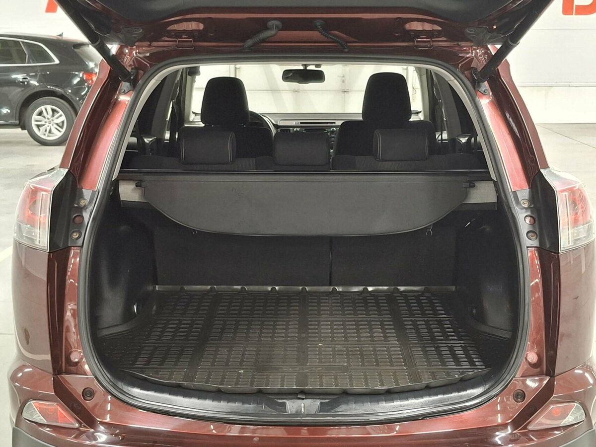 Toyota RAV4 с пробегом — 2016 год. Фото: #8