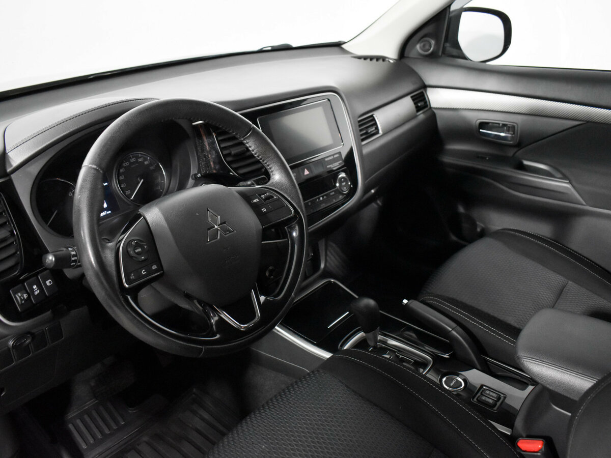 Mitsubishi Outlander с пробегом — 2018 год. Фото: #6