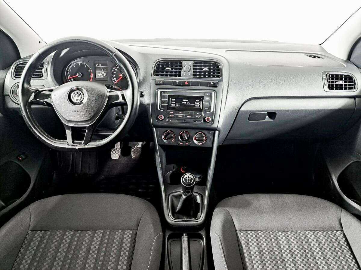 Volkswagen Polo с пробегом — 2015 год. Фото: #12