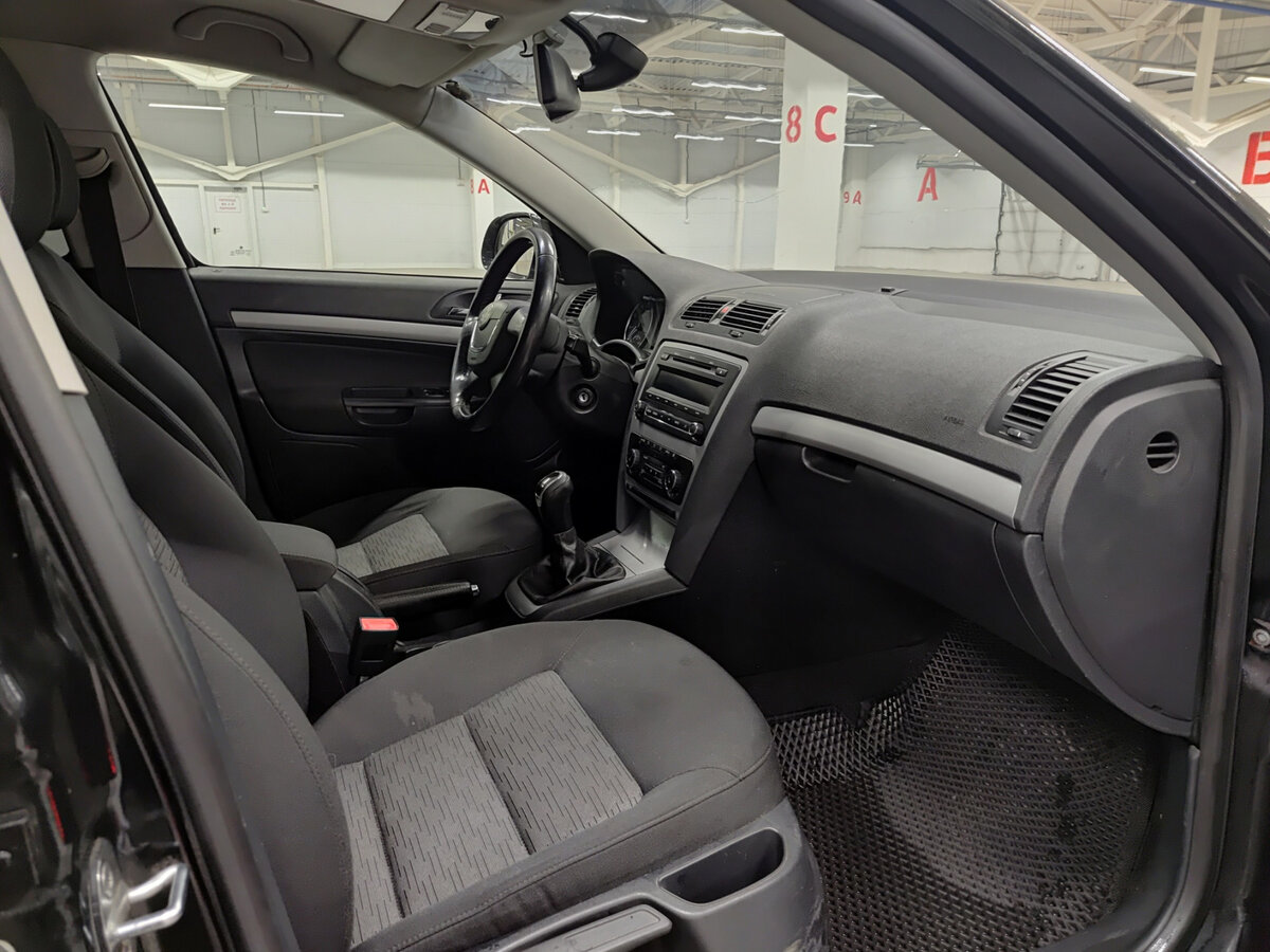 Skoda Octavia с пробегом — 2013 год. Фото: #9