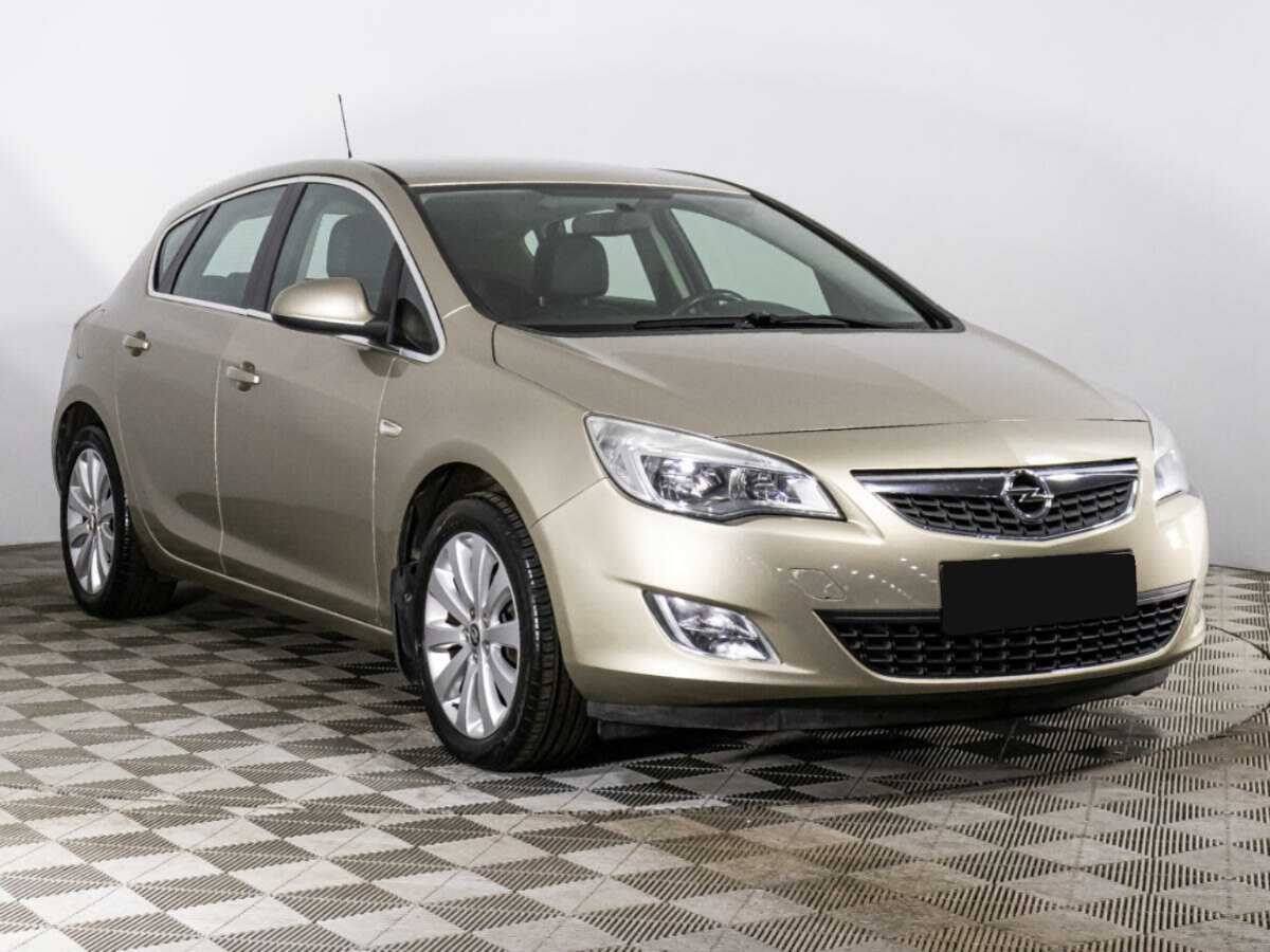 Opel Astra с пробегом — 2012 год. Фото: #2