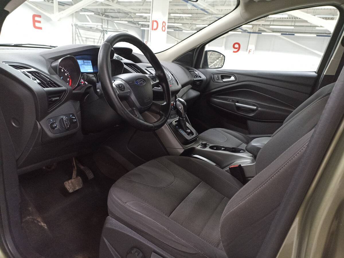 Ford Kuga с пробегом — 2014 год. Фото: #14