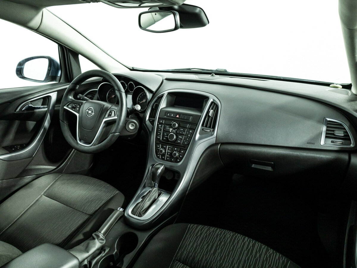 Opel Astra с пробегом — 2013 год. Фото: #8