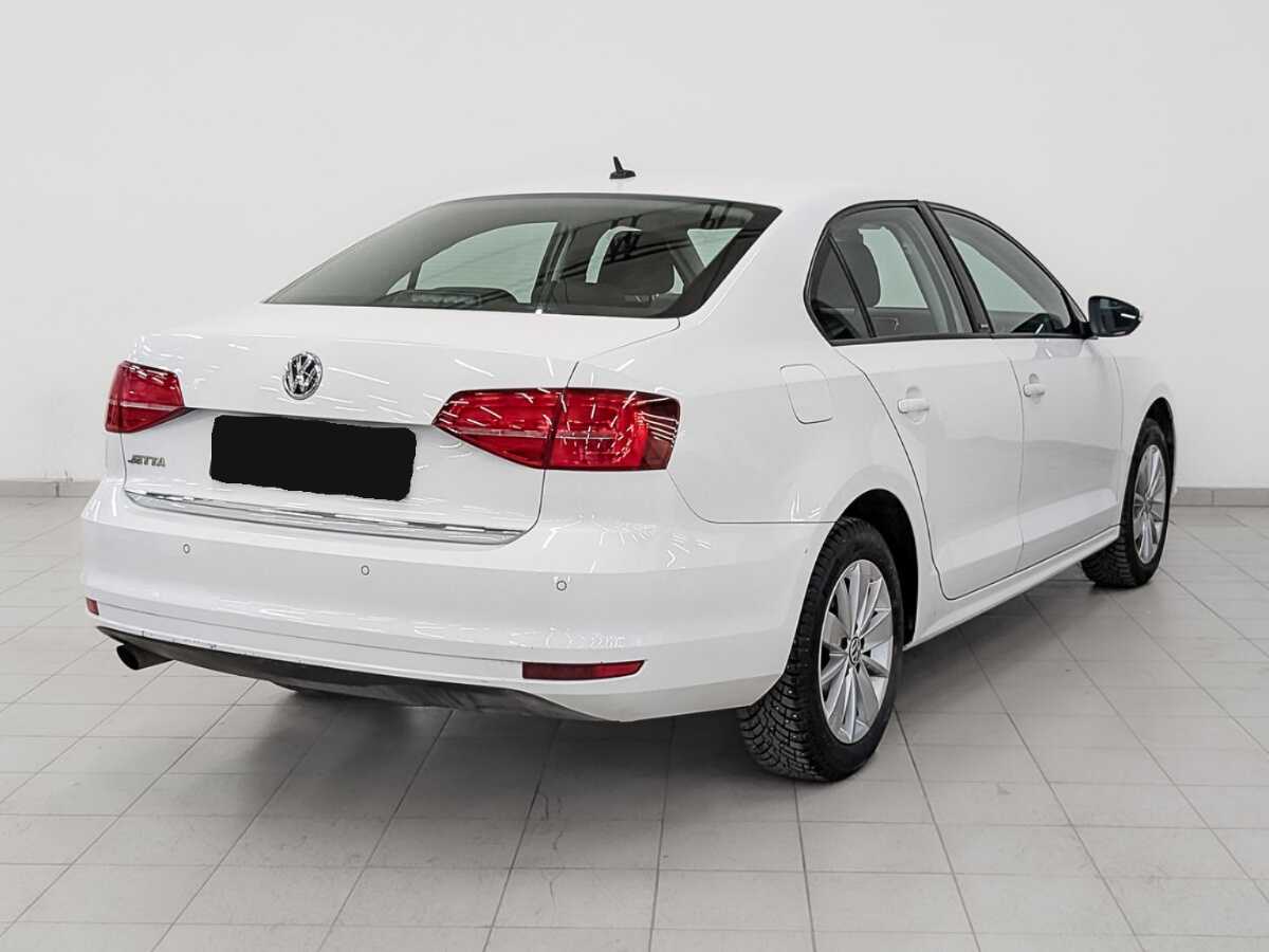 Volkswagen Jetta с пробегом — 2016 год. Фото: #4