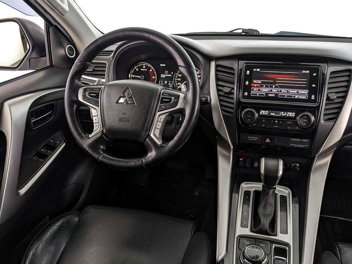 Mitsubishi Pajero Sport с пробегом — 2017 год. Фото: #16