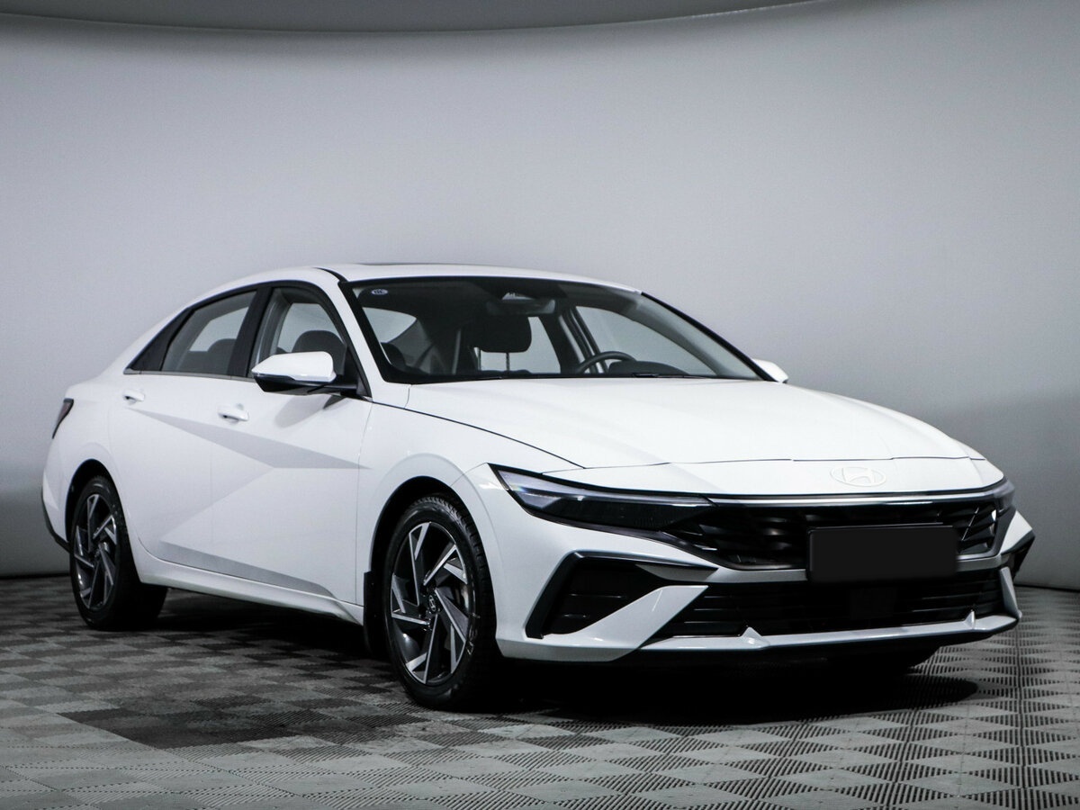 Hyundai Elantra с пробегом — 2023 год. Фото: #2