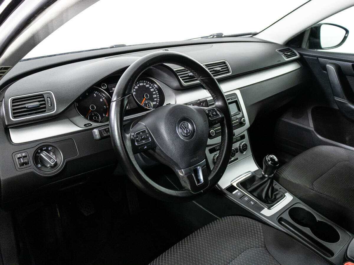 Volkswagen Passat с пробегом — 2013 год. Фото: #10