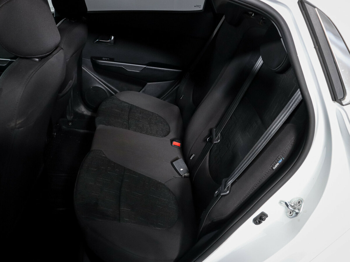 Kia Rio с пробегом — 2015 год. Фото: #7