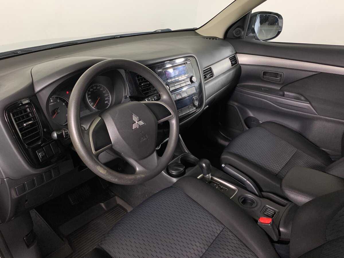 Mitsubishi Outlander с пробегом — 2013 год. Фото: #11