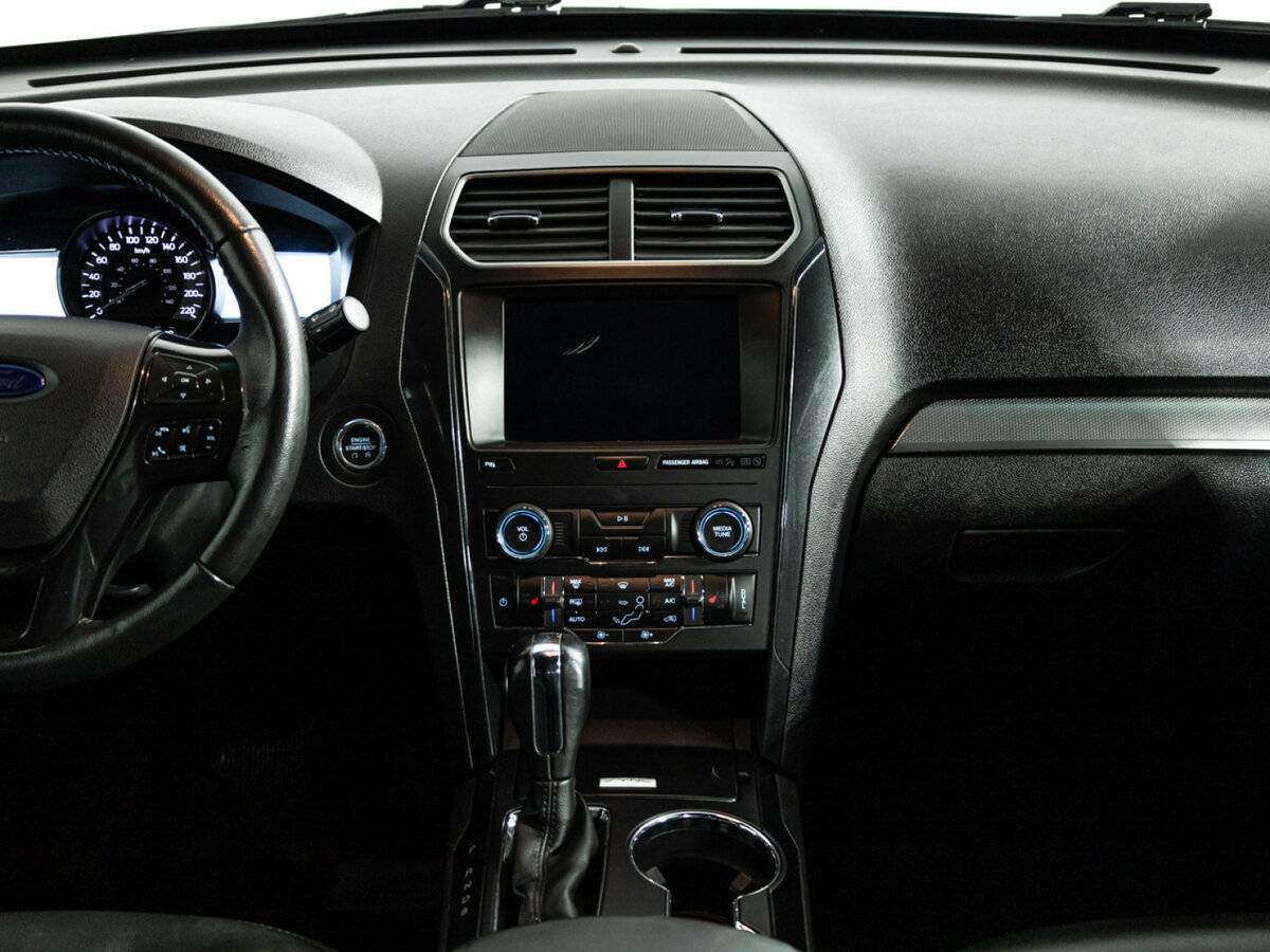Ford Explorer с пробегом — 2018 год. Фото: #11