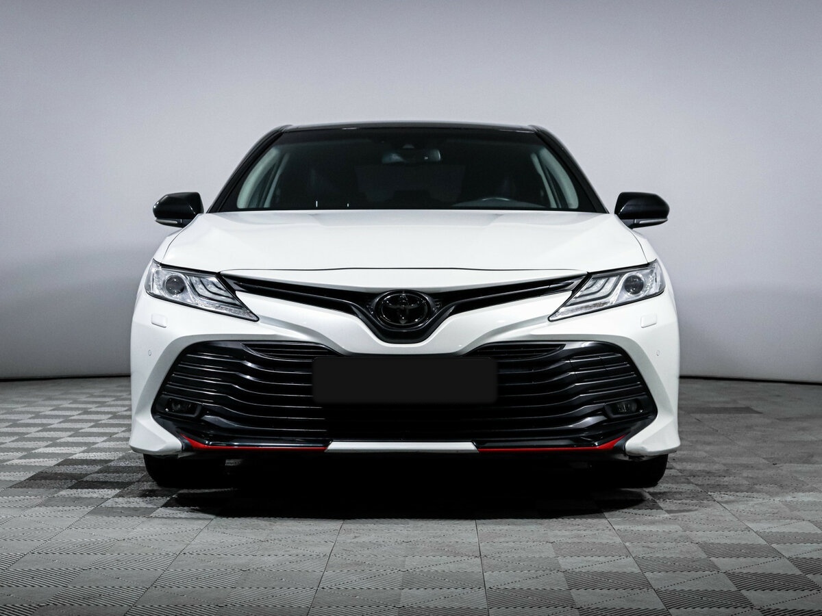 Toyota Camry с пробегом — 2020 год. Фото: #1