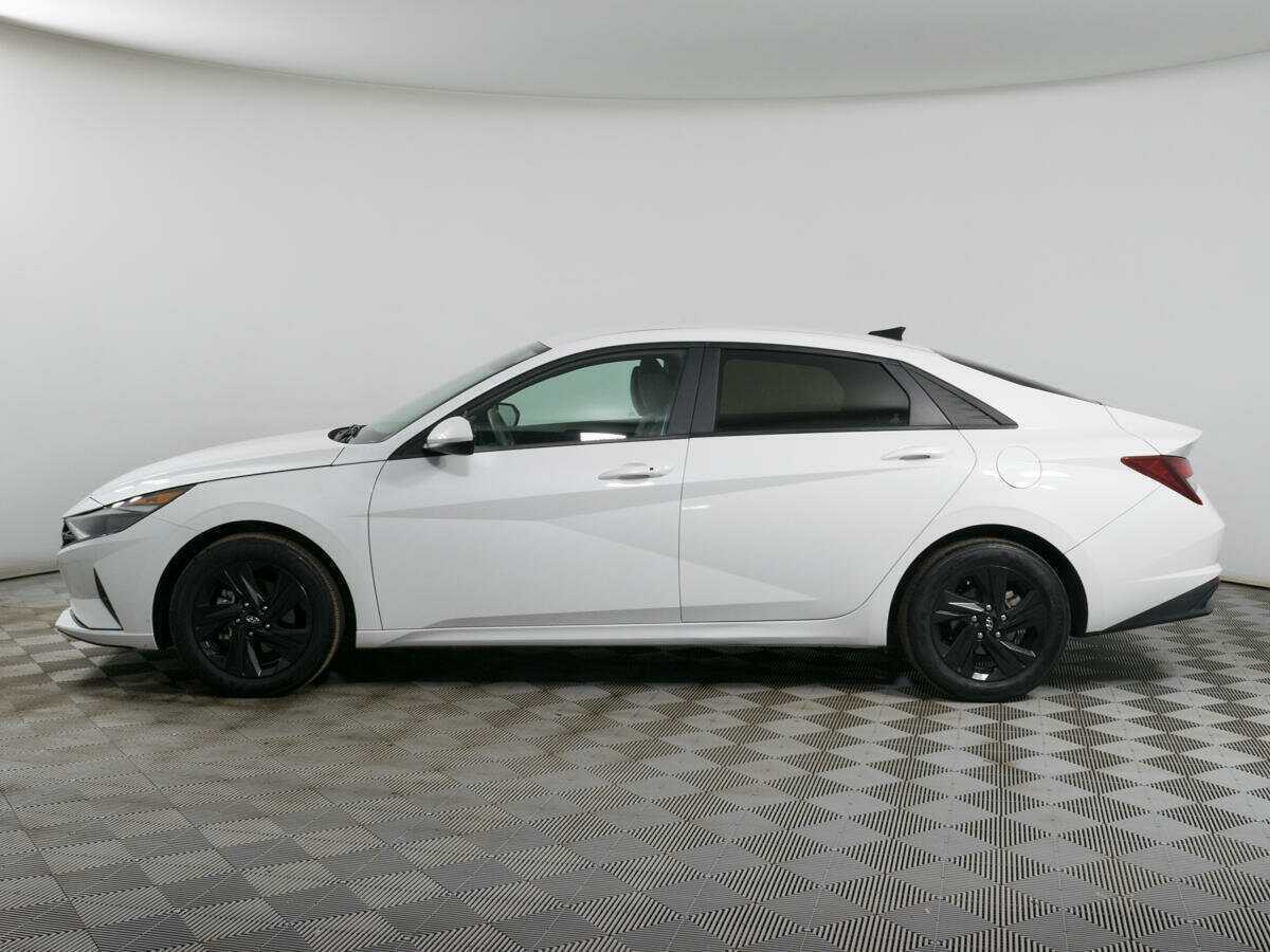 Hyundai Elantra с пробегом — 2021 год. Фото: #7