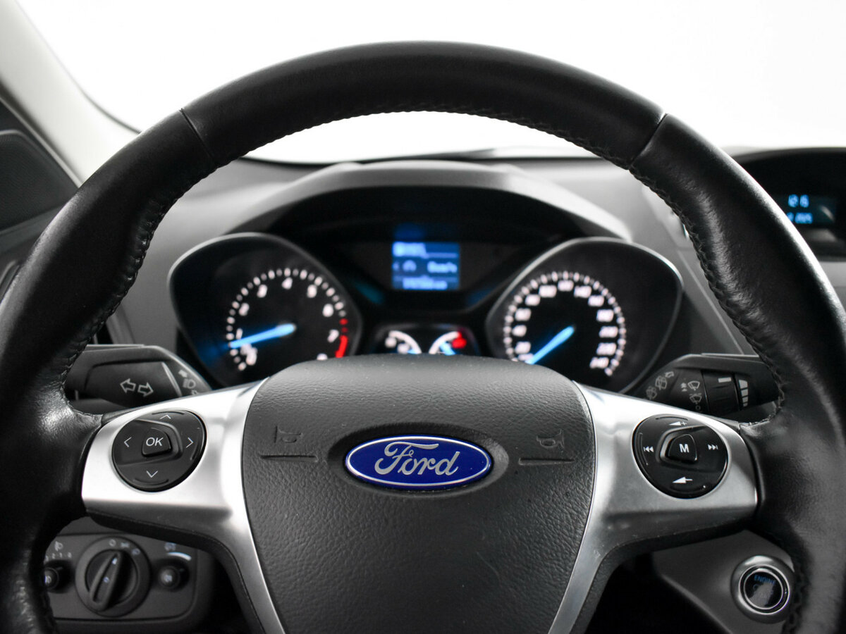 Ford Kuga с пробегом — 2014 год. Фото: #14
