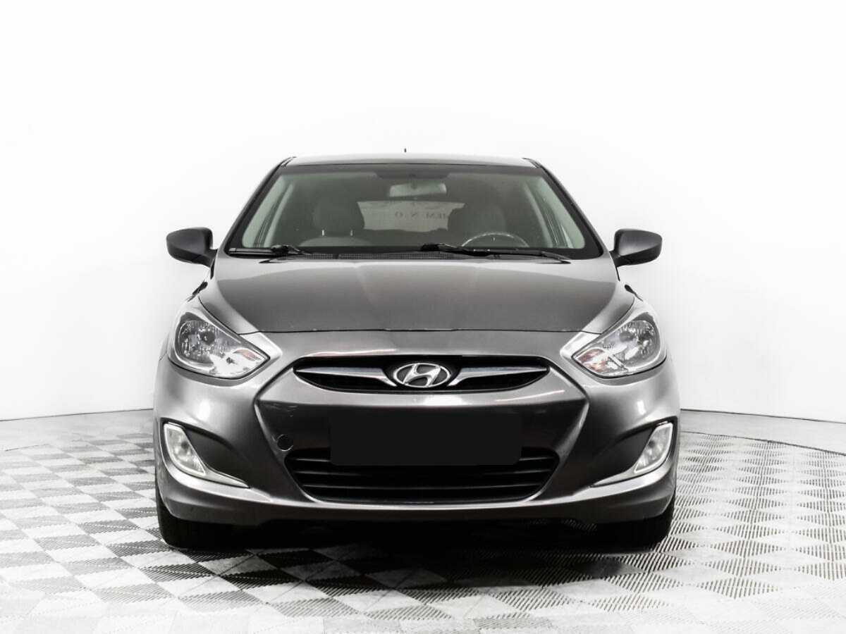 Hyundai Solaris с пробегом — 2012 год. Фото: #1