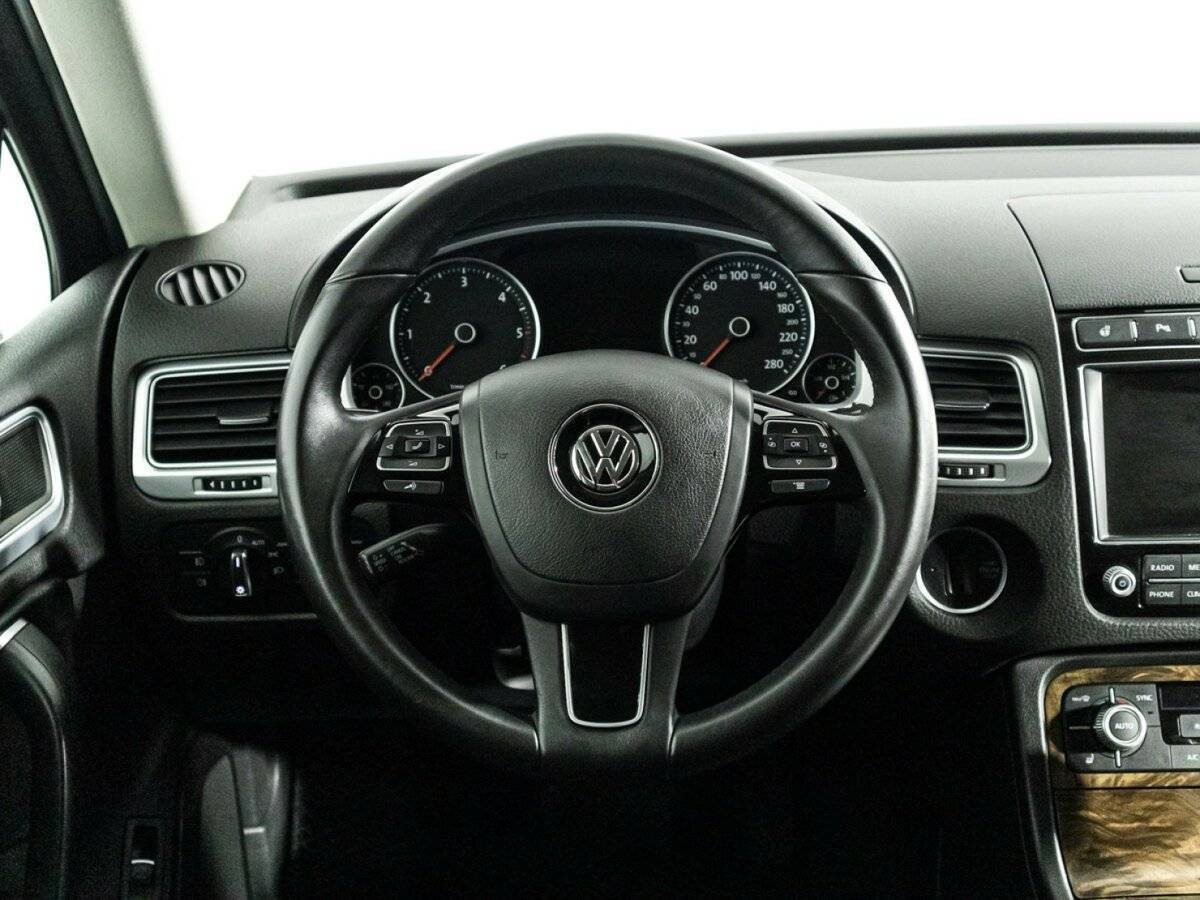 Volkswagen Touareg с пробегом — 2015 год. Фото: #22