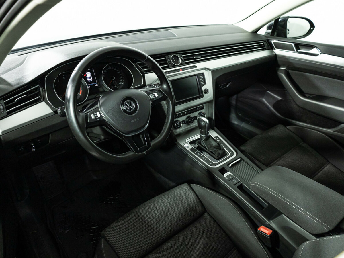 Volkswagen Passat с пробегом — 2017 год. Фото: #8
