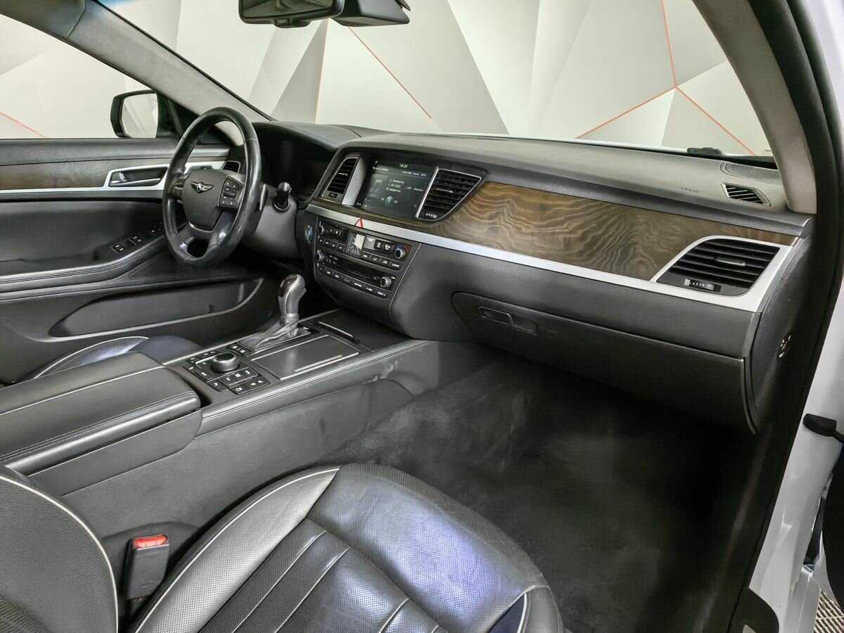 Hyundai Genesis с пробегом — 2014 год. Фото: #8