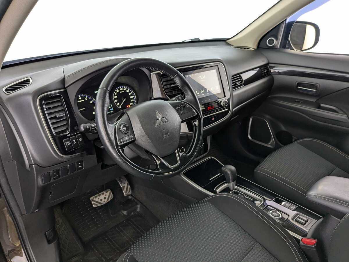 Mitsubishi Outlander с пробегом — 2022 год. Фото: #9