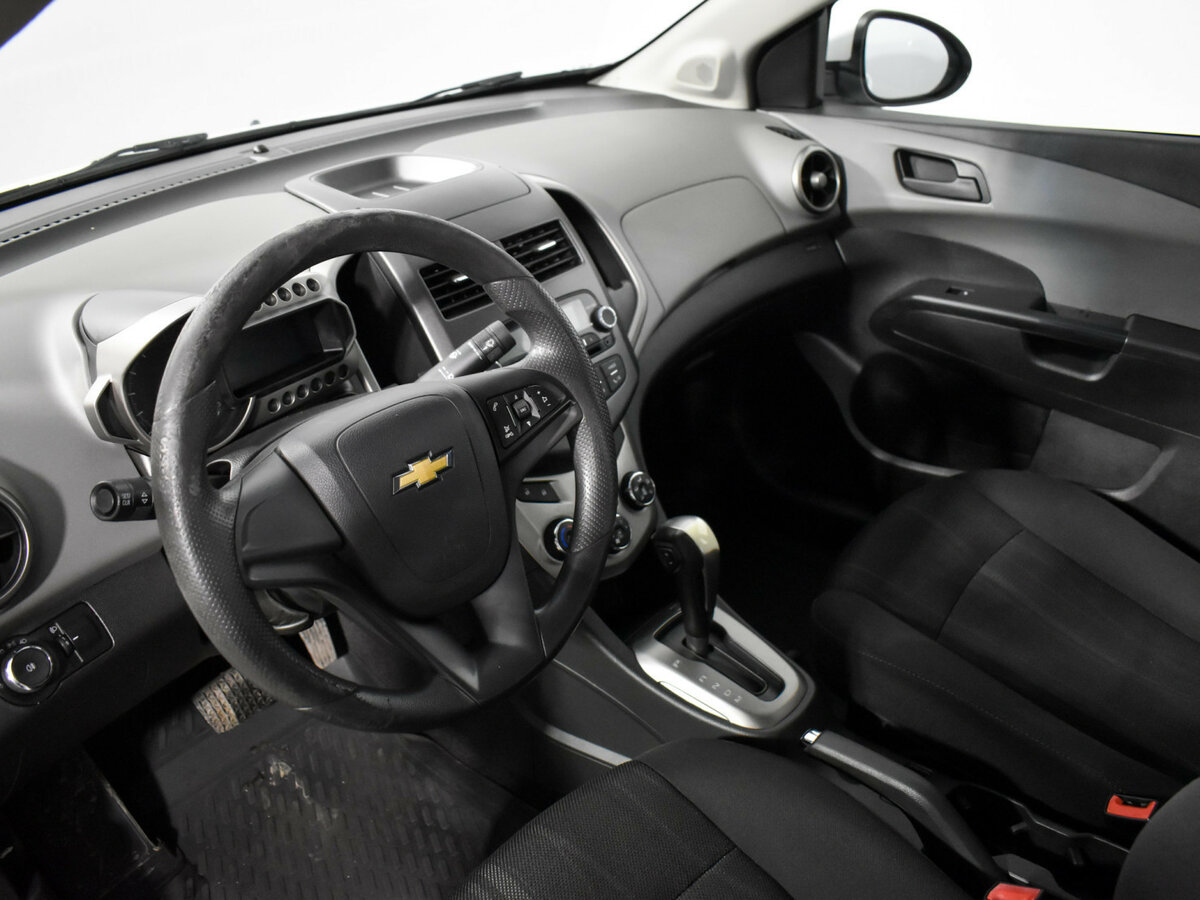 Chevrolet Aveo с пробегом — 2014 год. Фото: #8