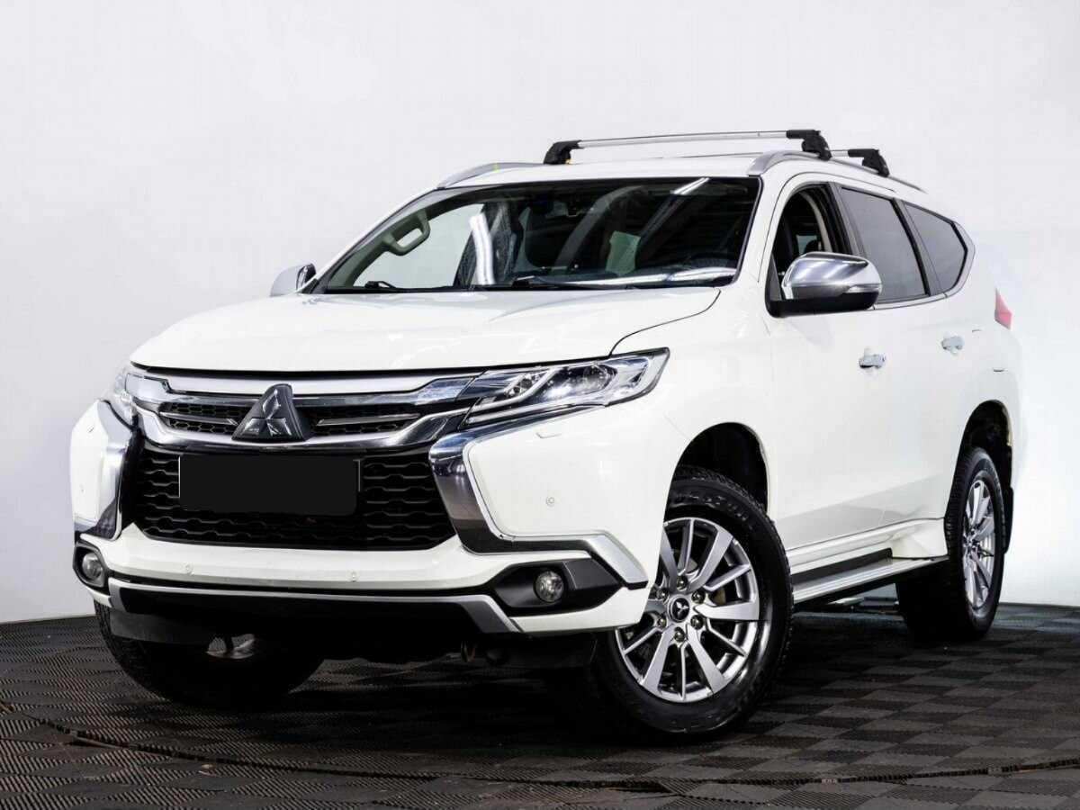 Mitsubishi Pajero Sport с пробегом — 2017 год. Фото: #0