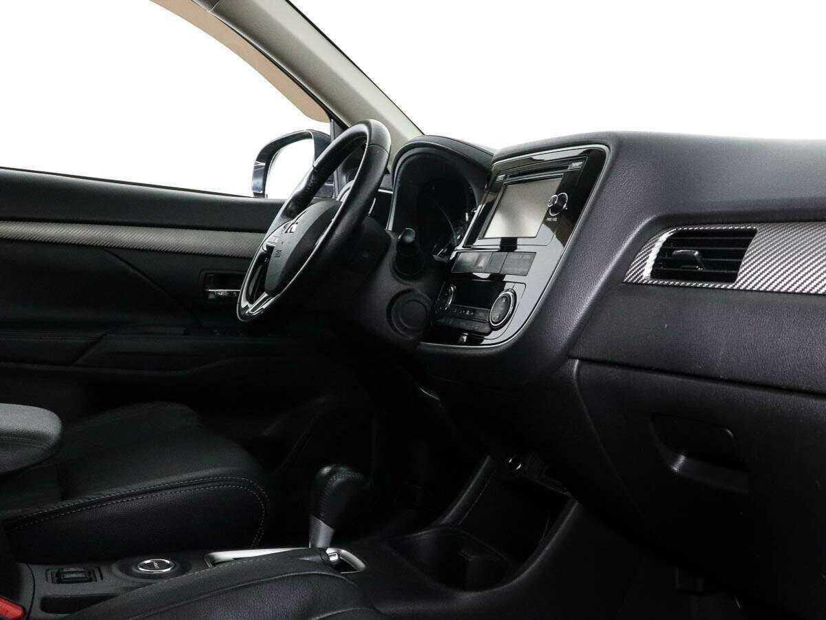 Mitsubishi Outlander с пробегом — 2015 год. Фото: #6