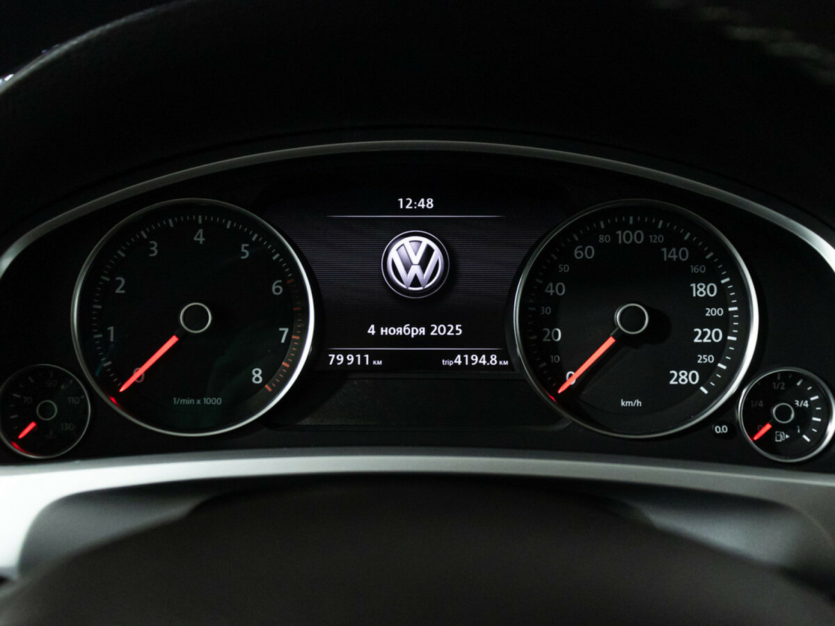 Volkswagen Touareg с пробегом — 2014 год. Фото: #9