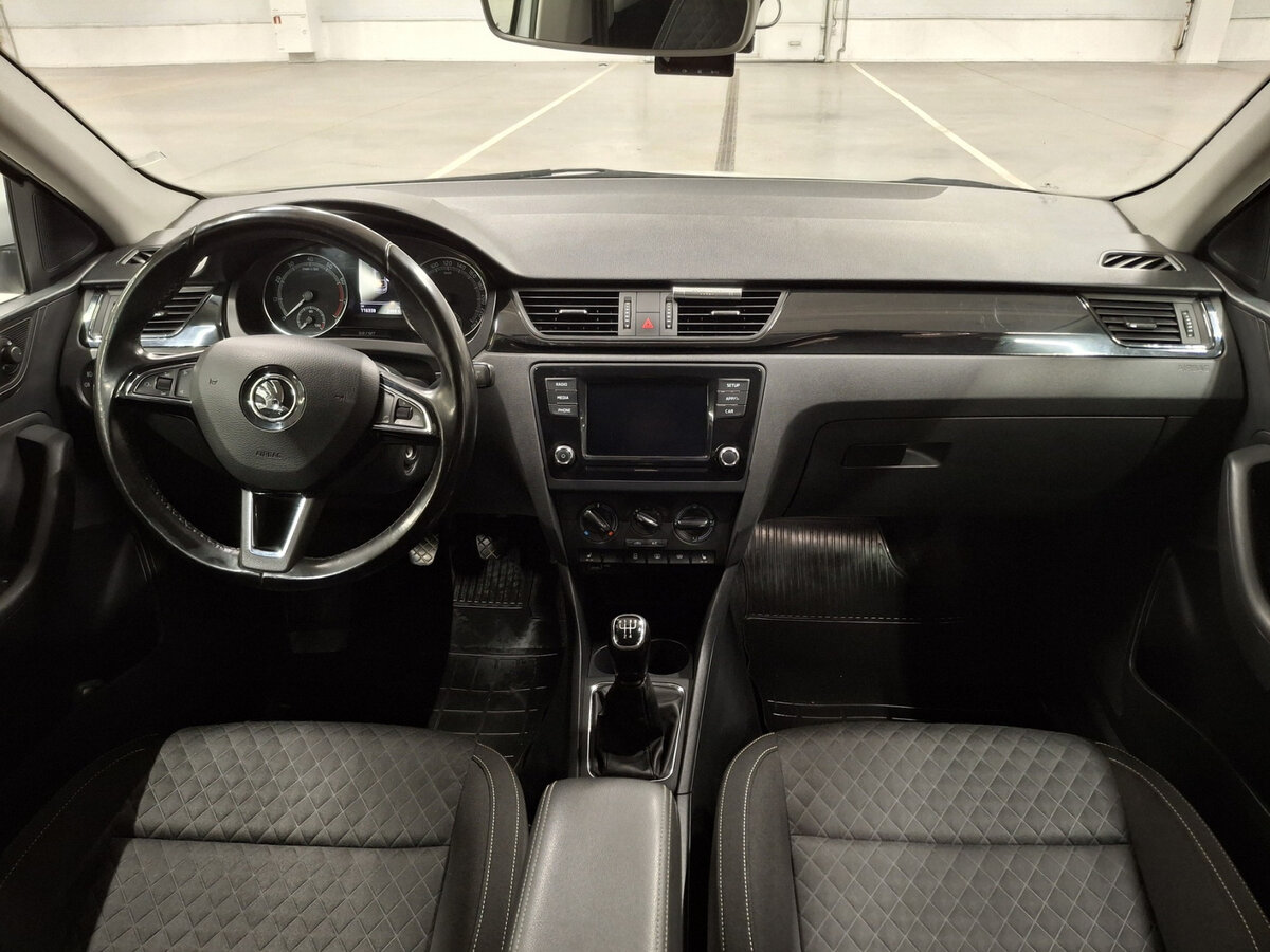 Skoda Rapid с пробегом — 2018 год. Фото: #13