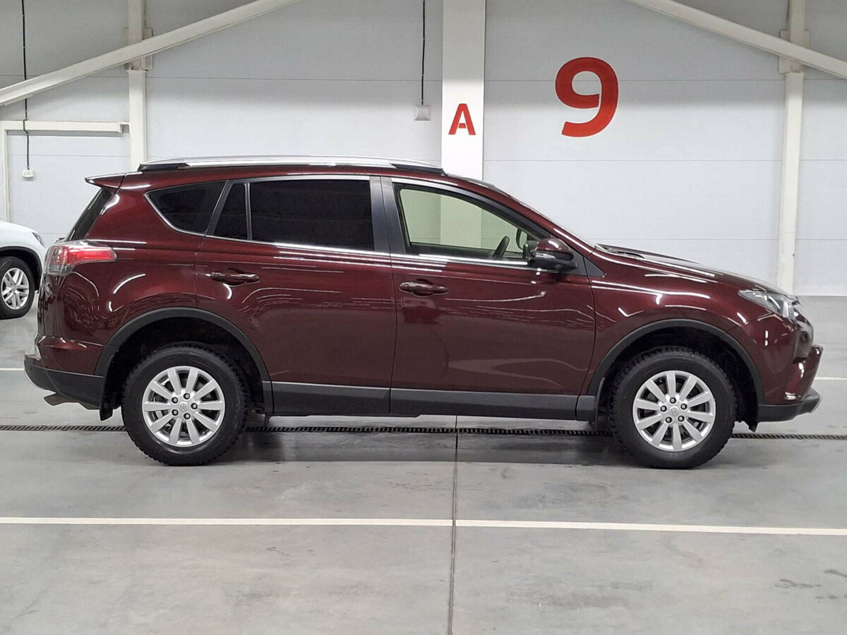Toyota RAV4 с пробегом — 2016 год. Фото: #3