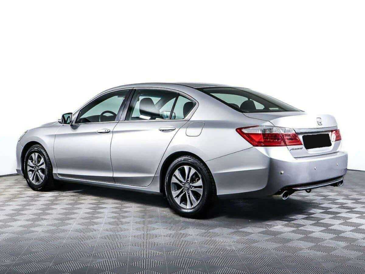 Honda Accord с пробегом — 2013 год. Фото: #6
