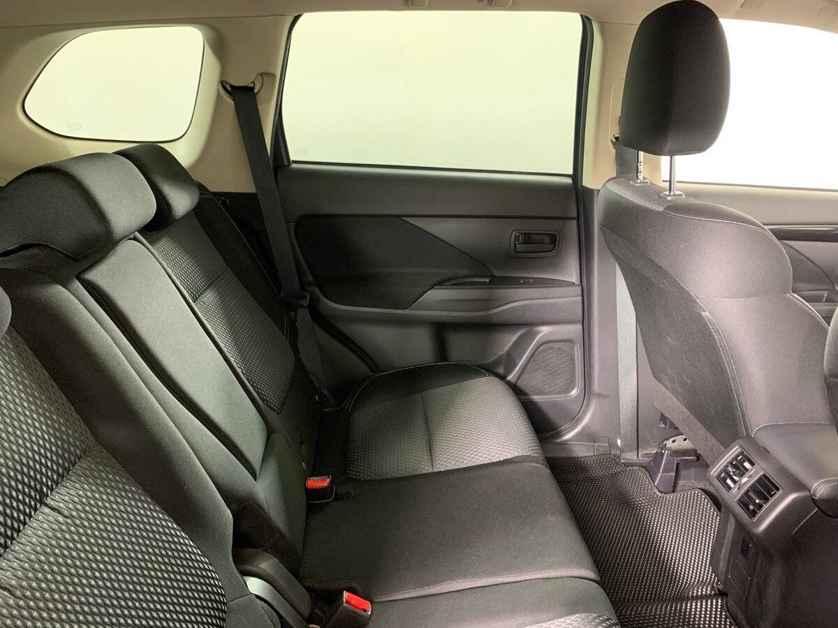 Mitsubishi Outlander с пробегом — 2019 год. Фото: #16