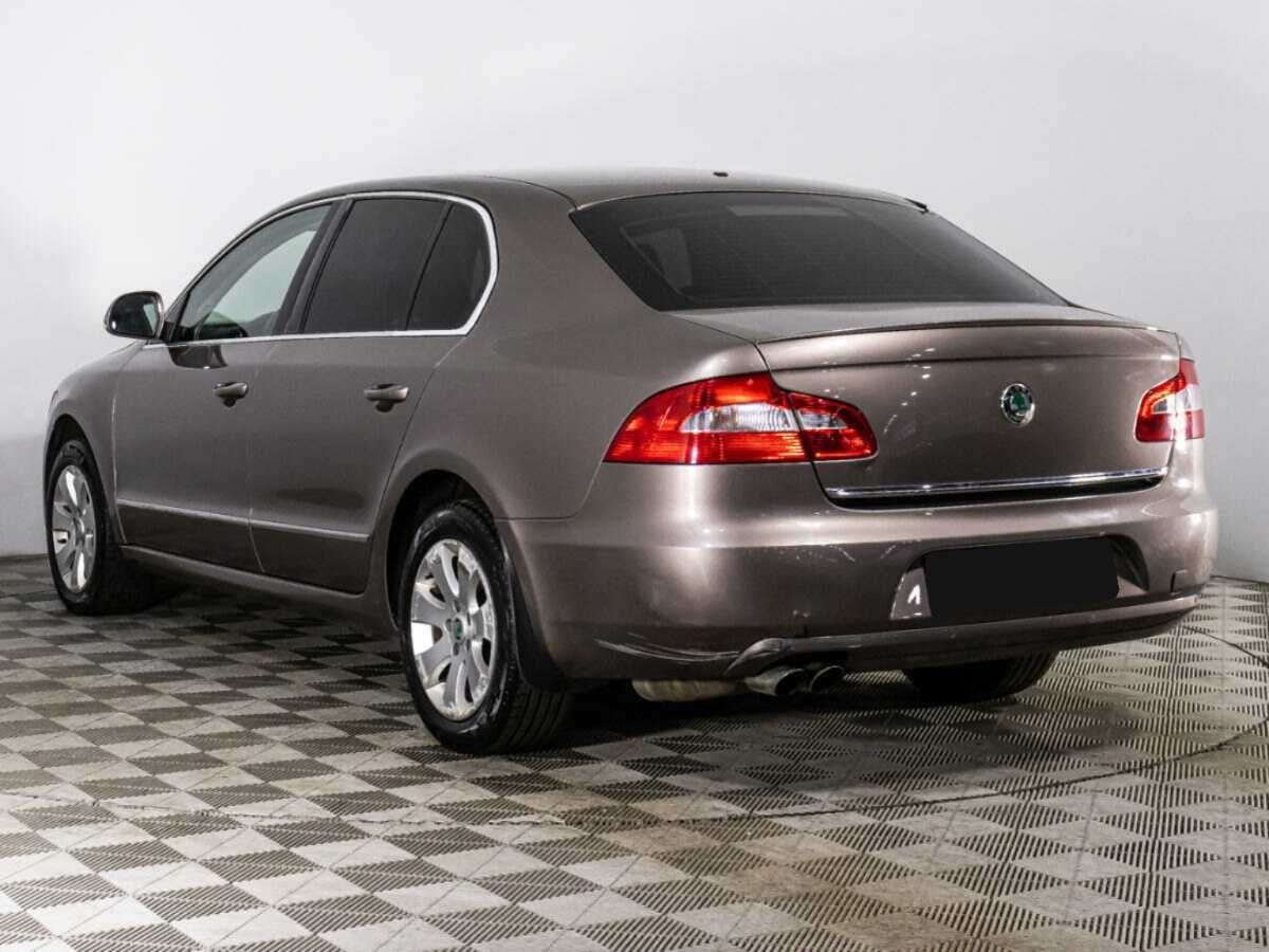 Skoda Superb с пробегом — 2012 год. Фото: #6