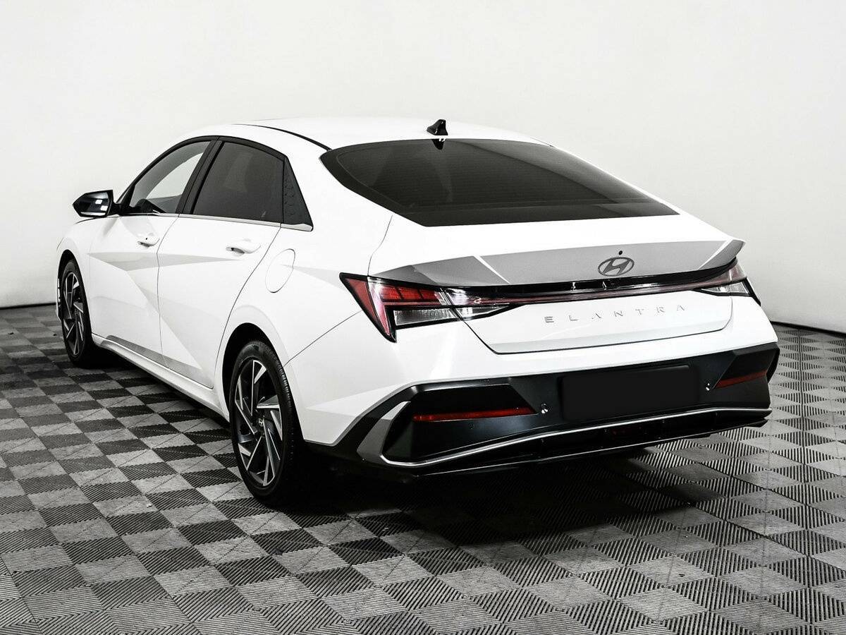 Hyundai Elantra с пробегом — 2023 год. Фото: #6
