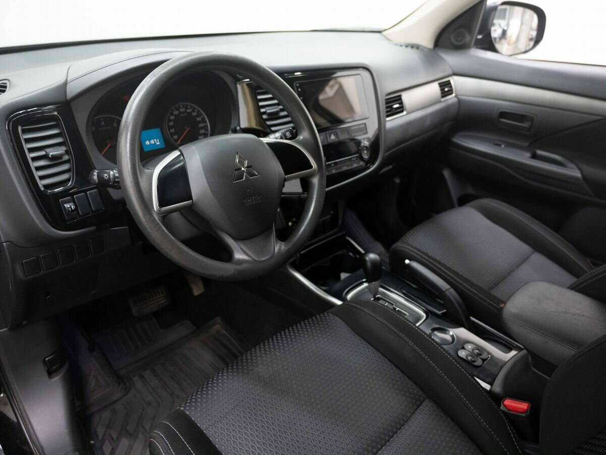 Mitsubishi Outlander с пробегом — 2018 год. Фото: #6