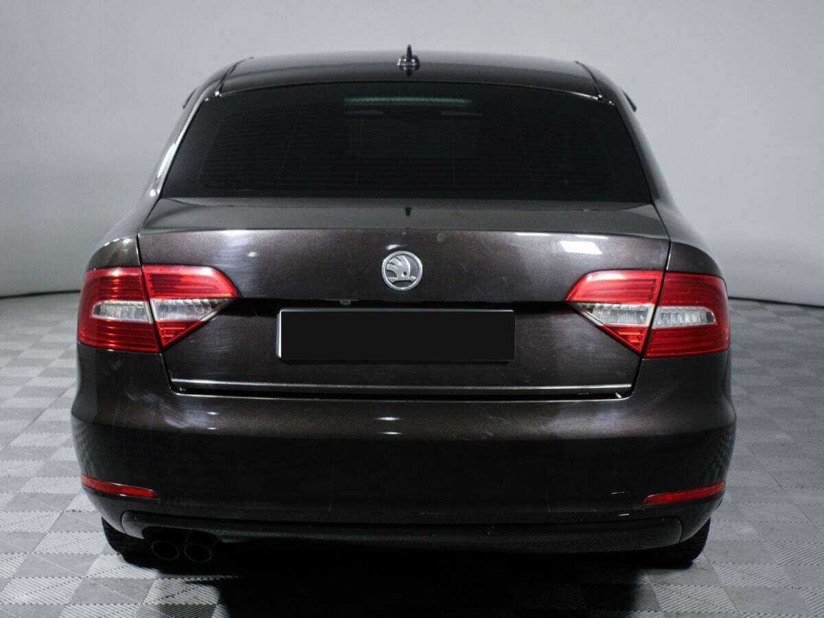 Skoda Superb с пробегом — 2014 год. Фото: #4