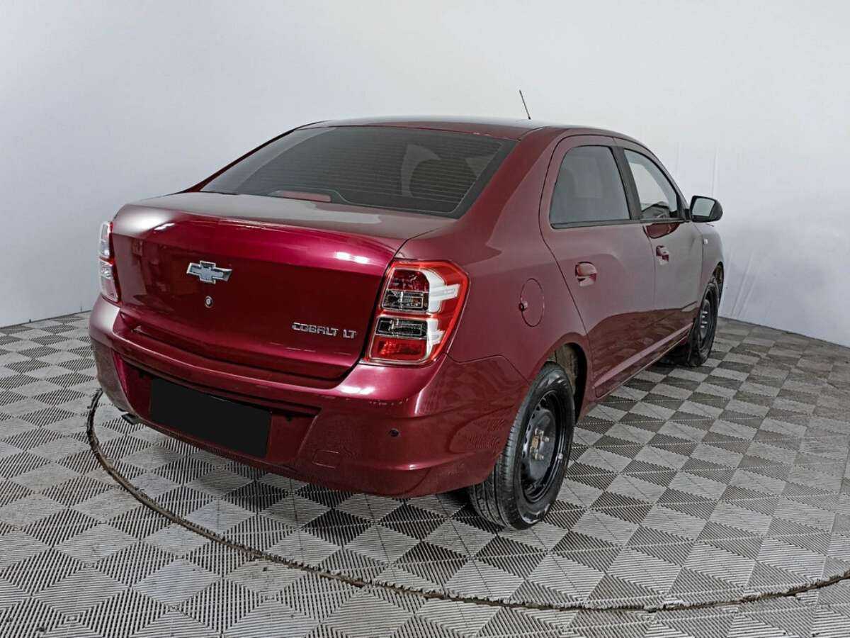 Chevrolet Cobalt с пробегом — 2014 год. Фото: #4