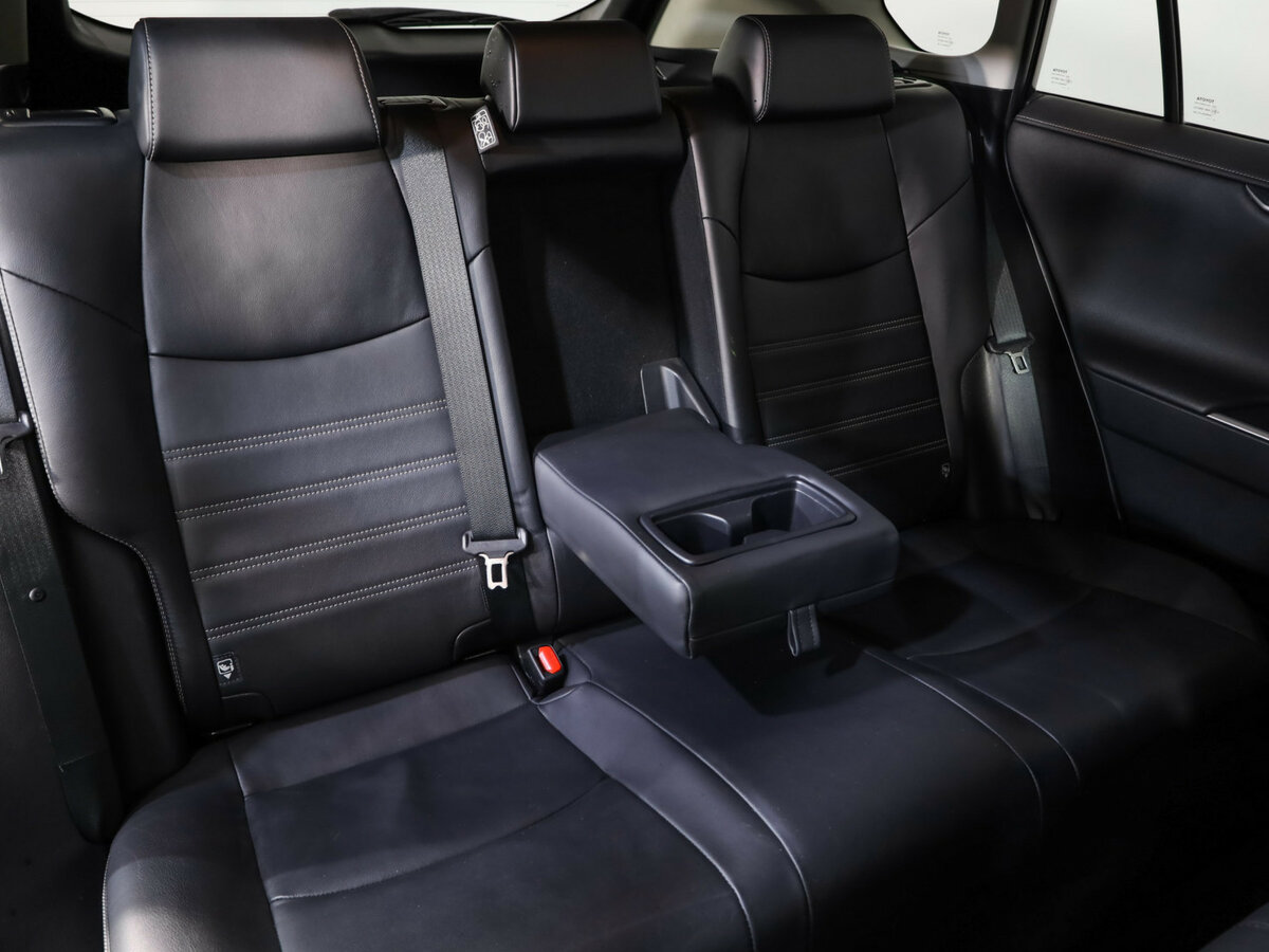 Toyota RAV4 с пробегом — 2019 год. Фото: #21