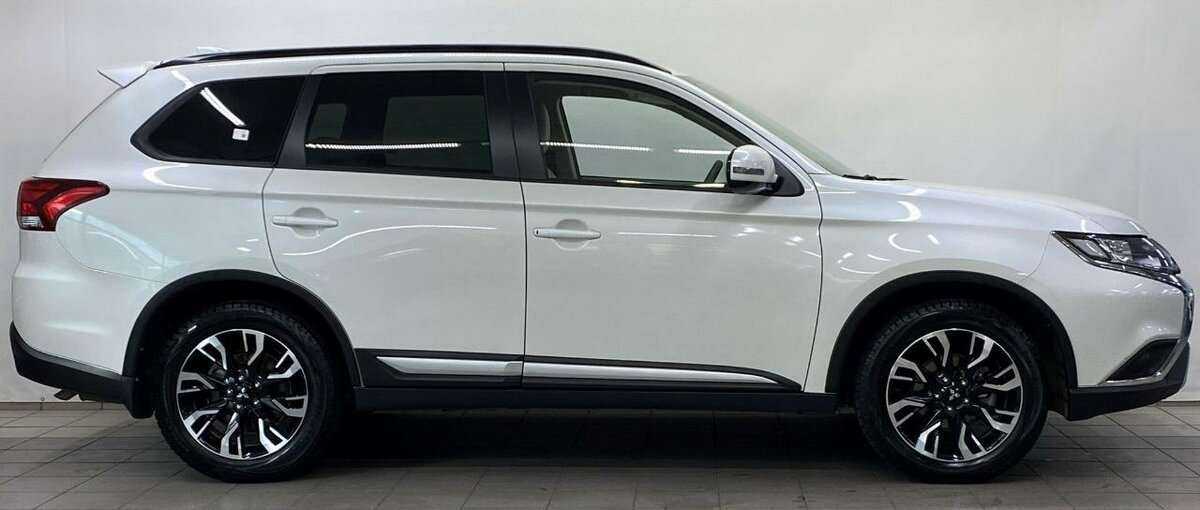 Mitsubishi Outlander с пробегом — 2021 год. Фото: #3