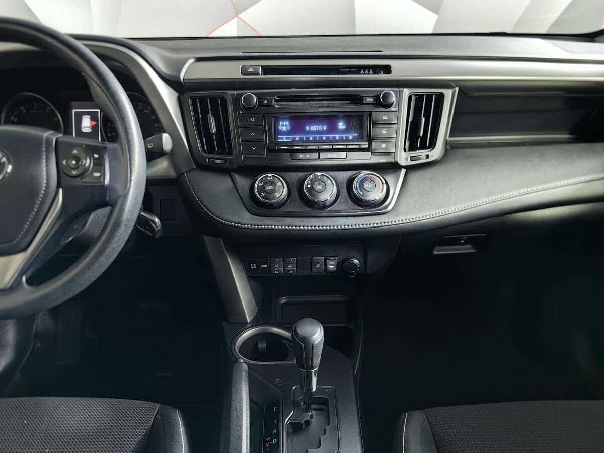Toyota RAV4 с пробегом — 2016 год. Фото: #9