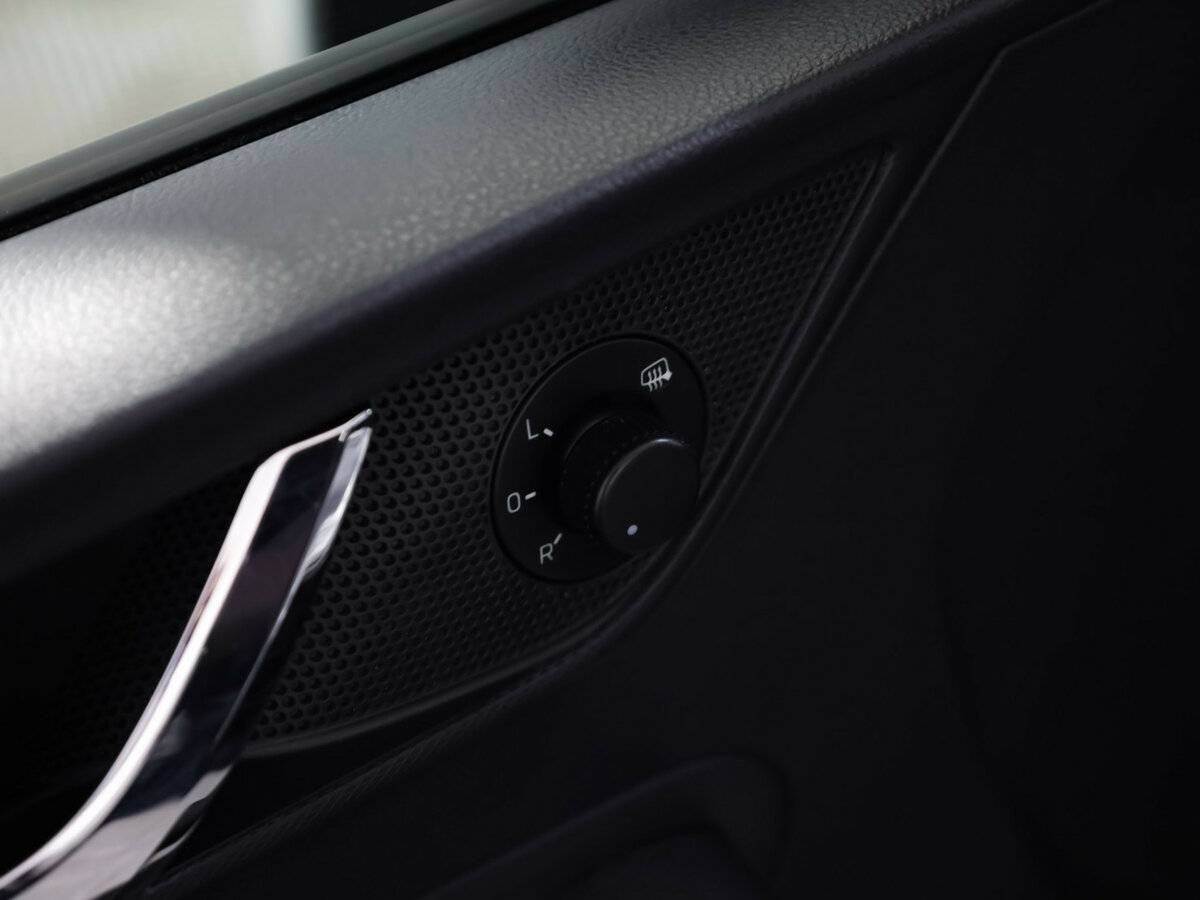 Skoda Rapid с пробегом — 2015 год. Фото: #9