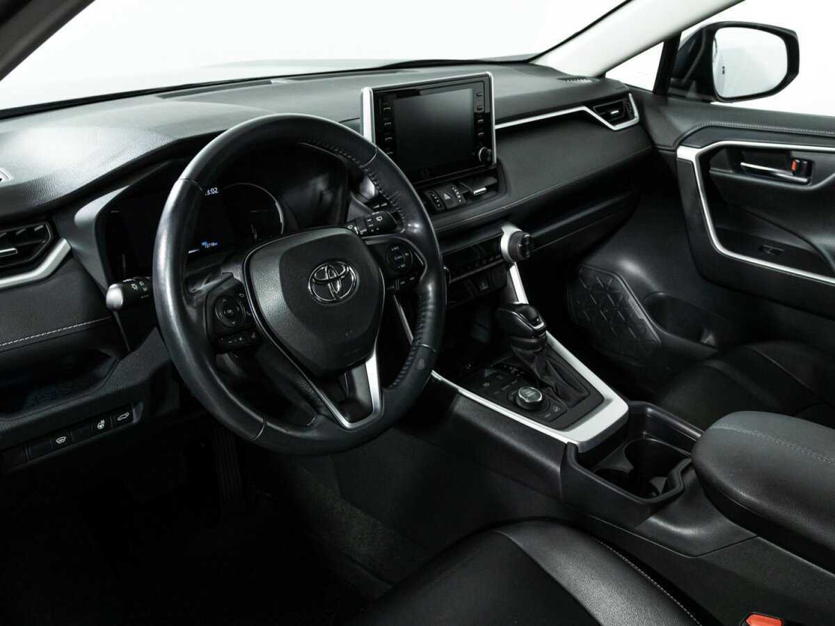 Toyota RAV4 с пробегом — 2020 год. Фото: #9