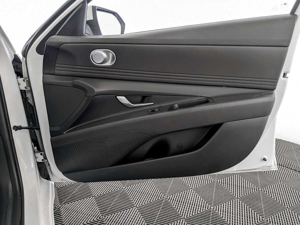 Hyundai Elantra с пробегом — 2022 год. Фото: #22