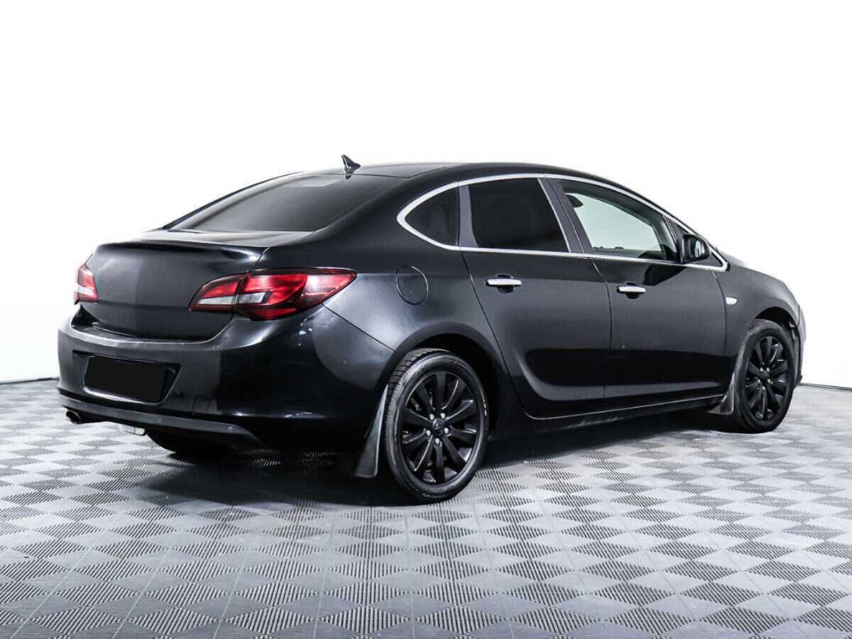 Opel Astra с пробегом — 2013 год. Фото: #3