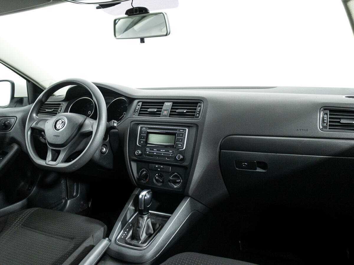 Volkswagen Jetta с пробегом — 2015 год. Фото: #8