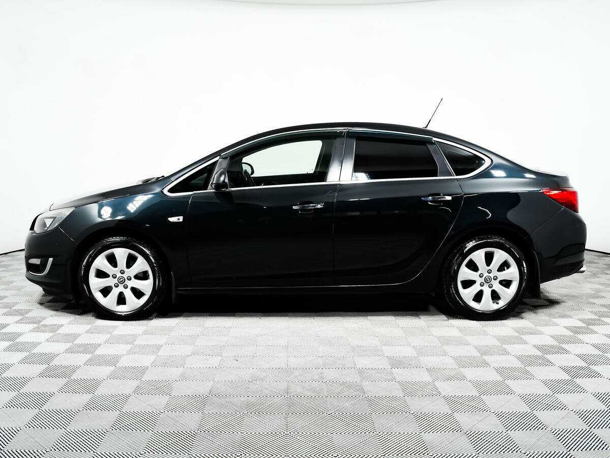 Opel Astra с пробегом — 2013 год. Фото: #7