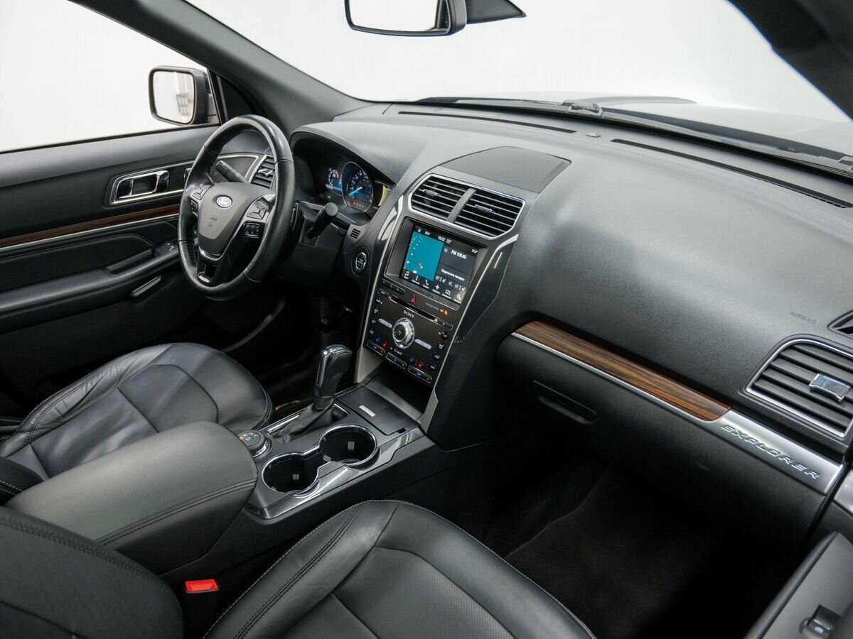 Ford Explorer с пробегом — 2017 год. Фото: #6