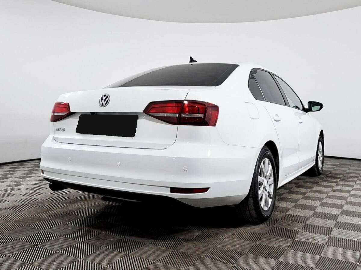 Volkswagen Jetta с пробегом — 2018 год. Фото: #3