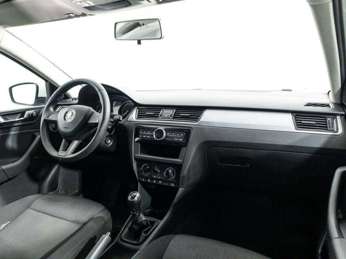 Skoda Rapid с пробегом — 2017 год. Фото: #8