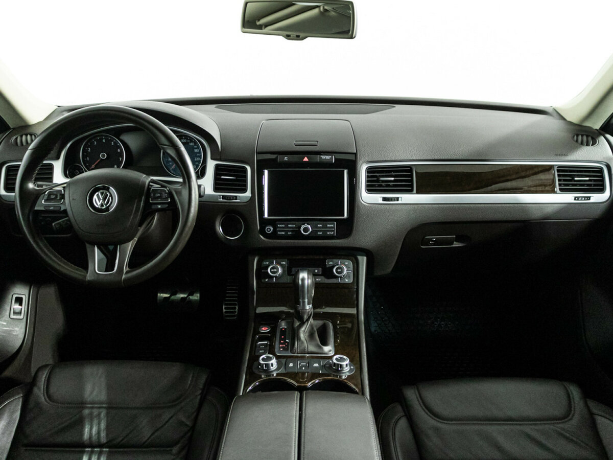 Volkswagen Touareg с пробегом — 2014 год. Фото: #10